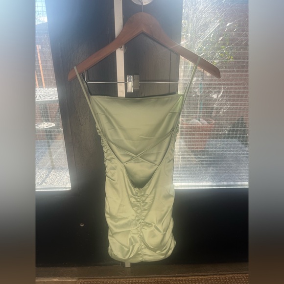 Light green silky Oh Polly dress - Picture 2 of 3